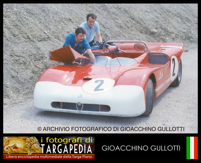 2 Alfa Romeo 33.3 A.De Adamich - G.Van Lennep e - Verifiche (1).jpg